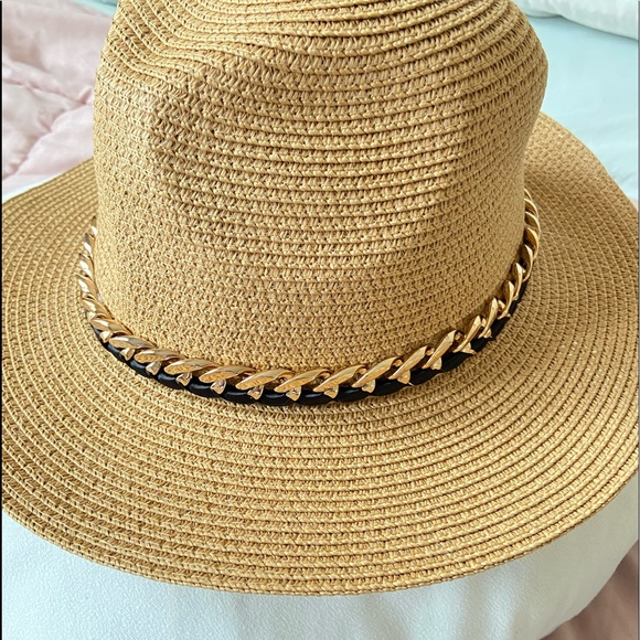 Adorable hat perfect 👌🏽 One size - Picture 2 of 4